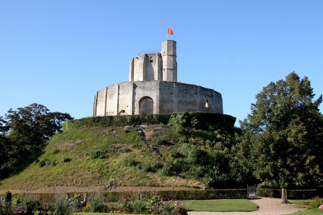Superbe Studio Face Au Chateau Gisors Exterior photo